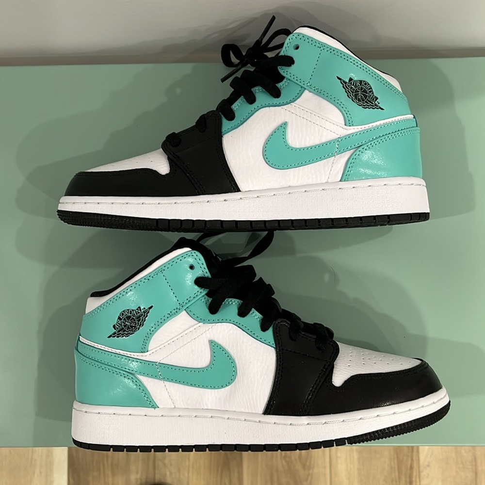 Jordan 1 mid (white/tropical twist/black) GS